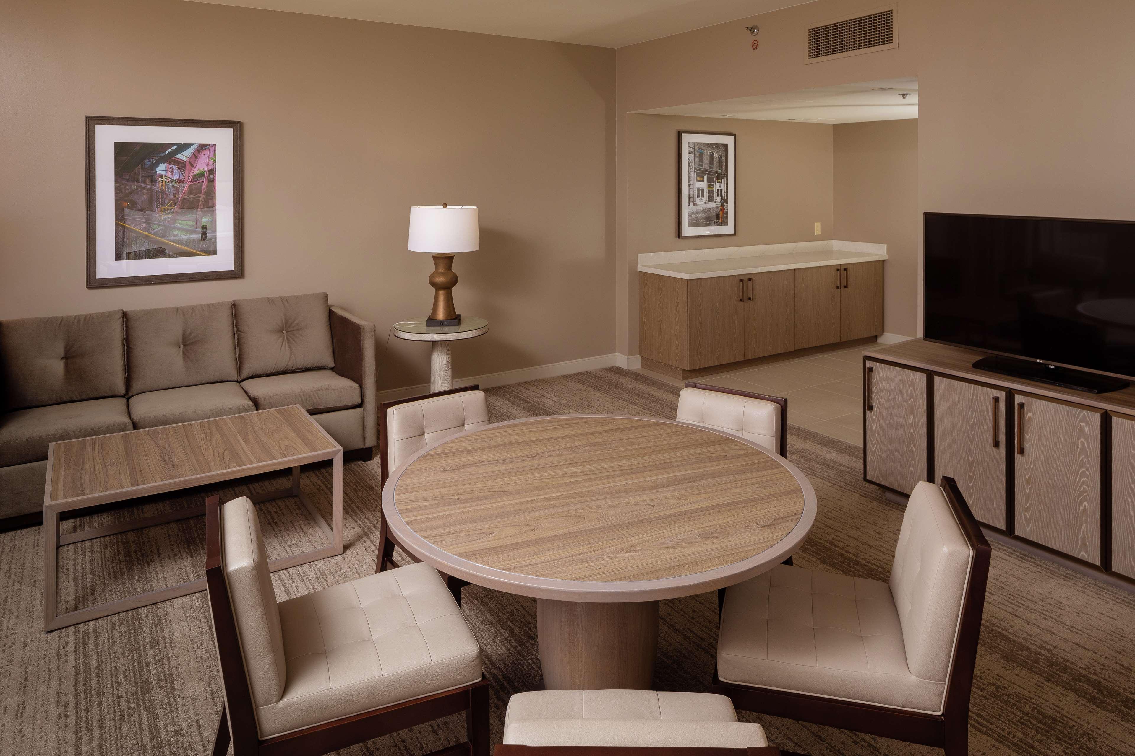 Отель Hilton Birmingham Downtown At Uab Экстерьер фото