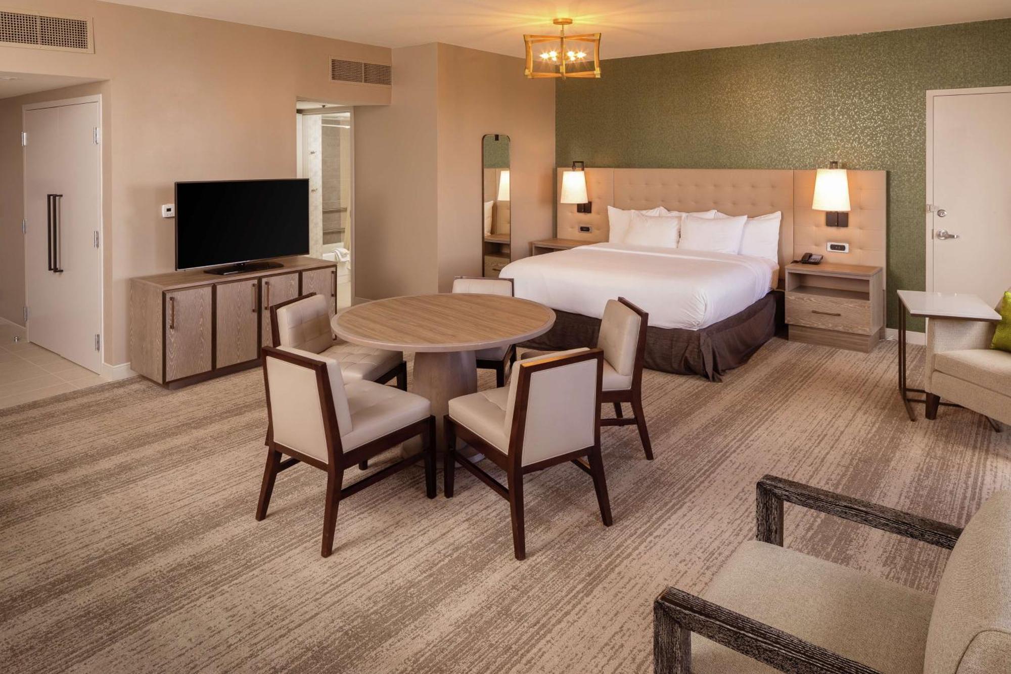 Отель Hilton Birmingham Downtown At Uab Экстерьер фото
